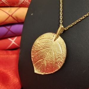 Leaf Necklace.